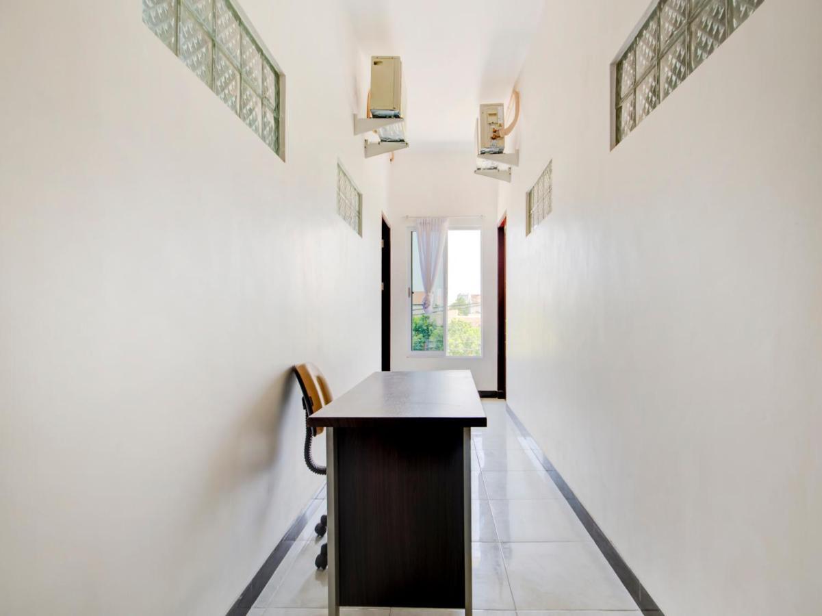 Oyo Life 3987 Kost Aditya Sorabaya Extérieur photo
